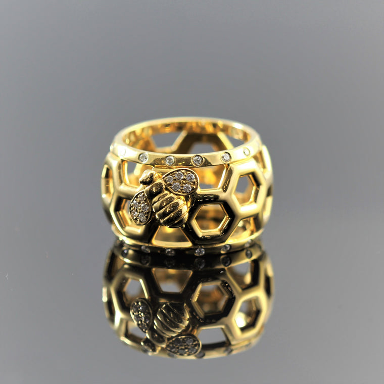18k Yellow Gold Honeycomb & Bee With Diamond  Dome Ring Size 6
